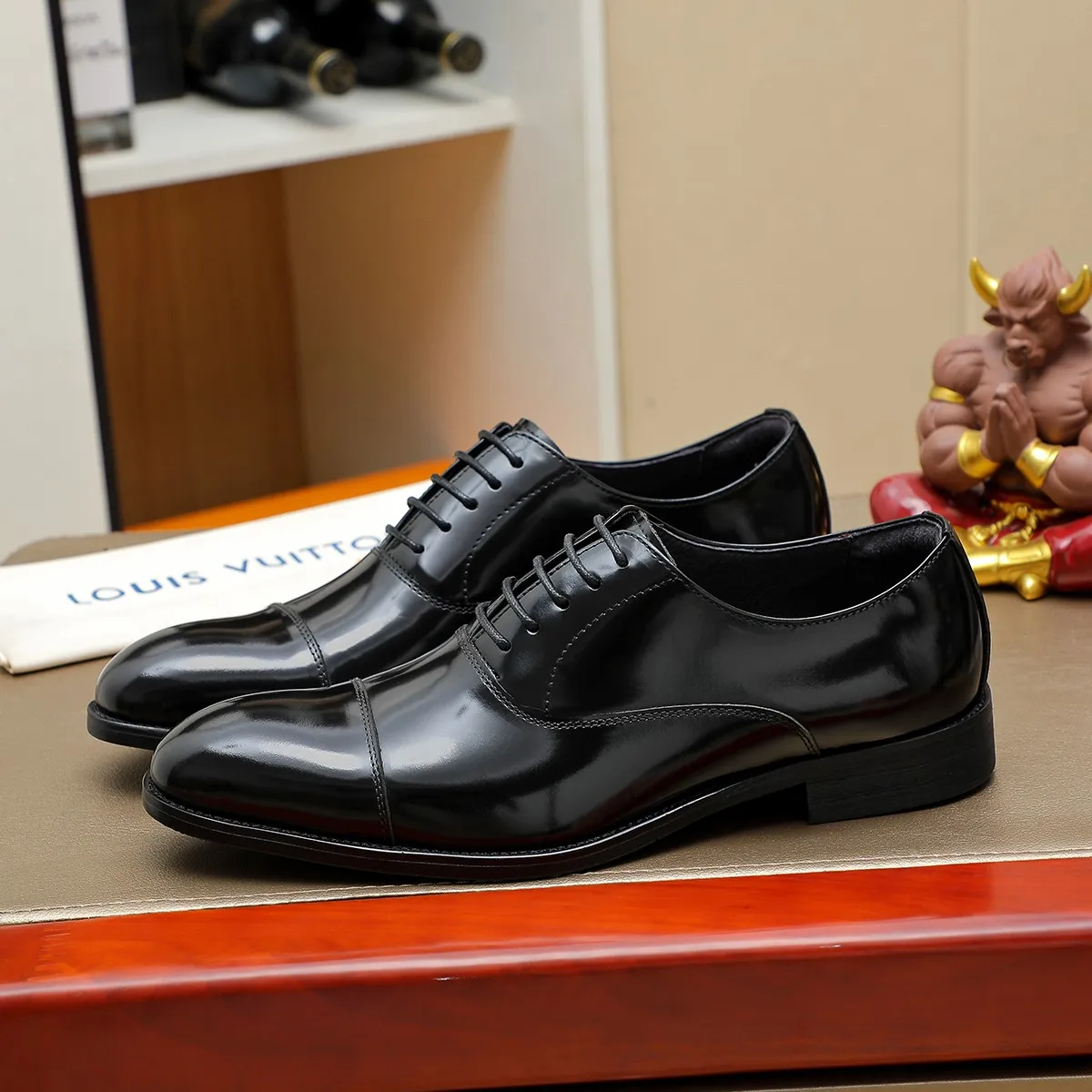 Men's shoes 💰600 💰 Louis Vuitton LV ® Autumn and Winter 🆕 models 🔛Full shoe counter First layer cowhide, 🐂Leather lined casual shoes for men, super soft outsole, a must-have for driving. Counter synchronization Original first layer cowhide Completely 1:1 mold customization 🌹Top version, color optional! Number: 38-45 (37.46. Customized)